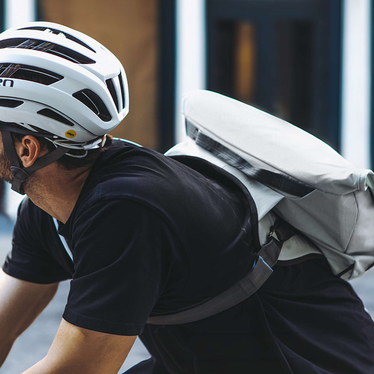 Venture Messenger 16" Bellroy BVYB-DON-213 Messenger Bags 16L / DeepOcean