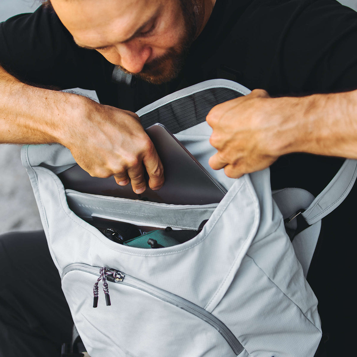 Venture Messenger 16" Bellroy BVYB-DON-213 Messenger Bags 16L / DeepOcean