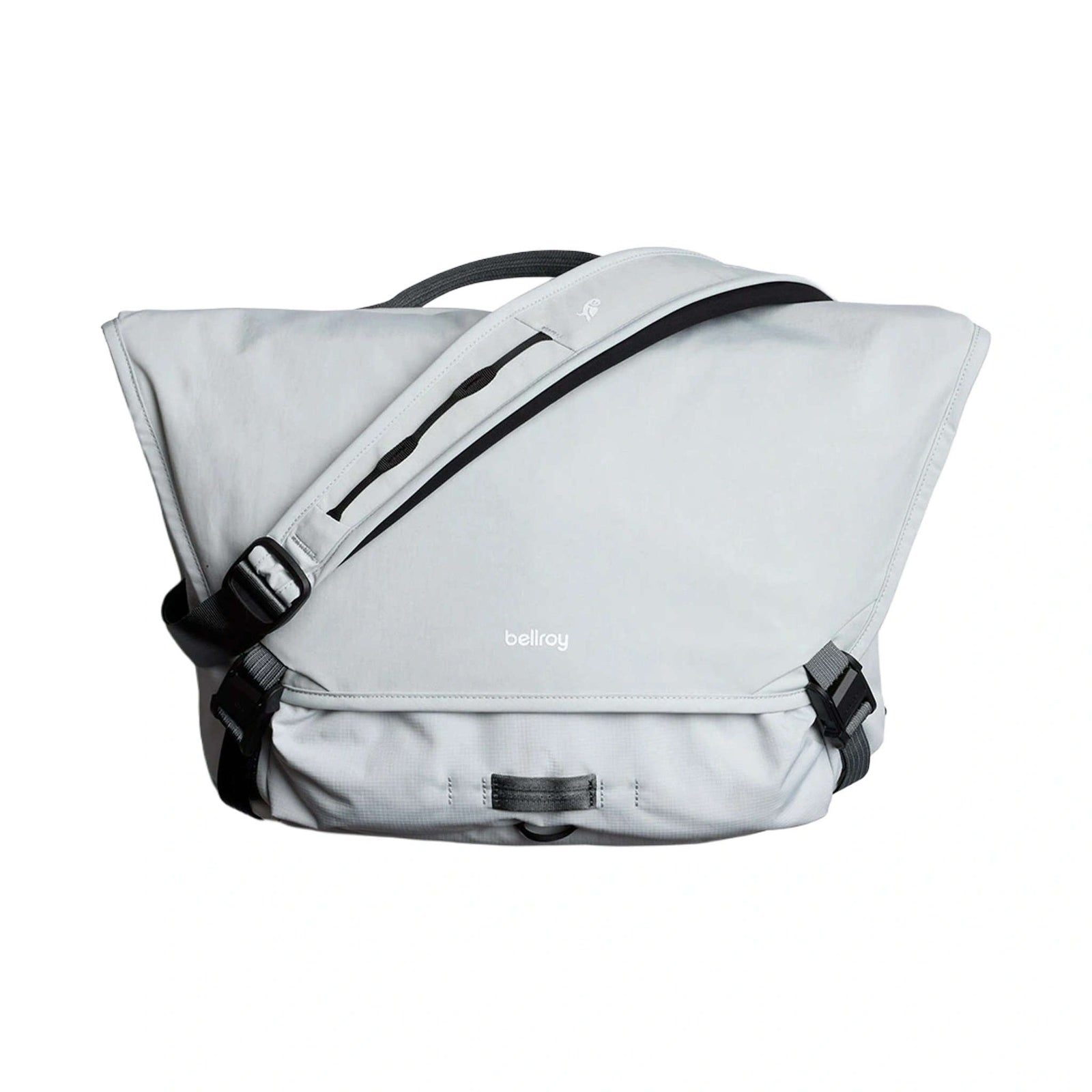 Venture Messenger 16" Bellroy BVYB-FOG-213 Messenger Bags 16L / Fog