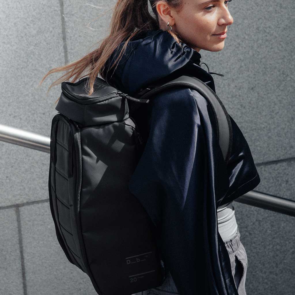 Hugger Backpack 20 Db Journey 1000174004901 Backpacks 20L / Blackout