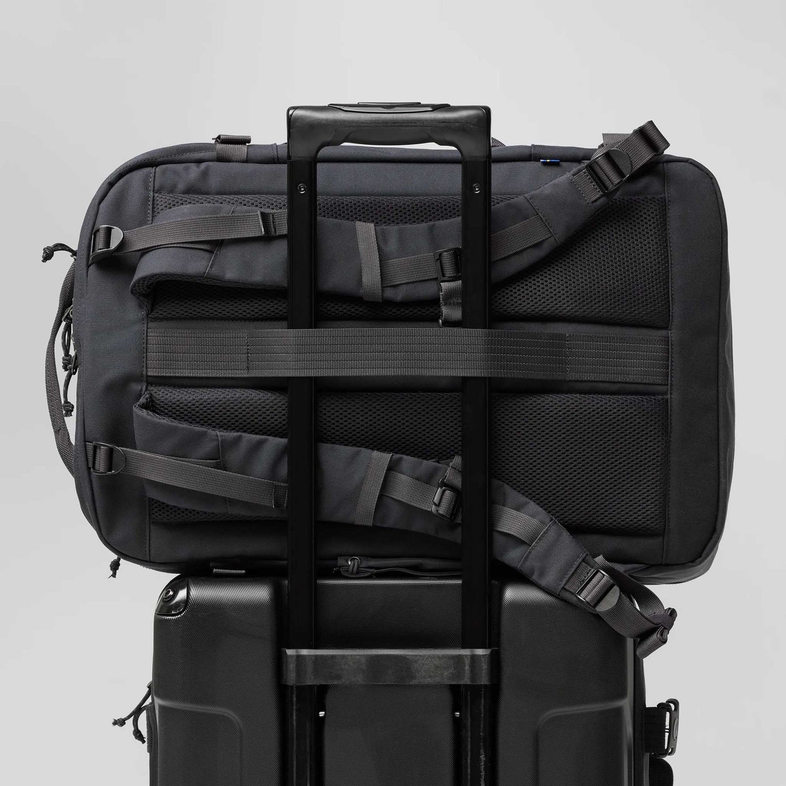Färden Carry-On Pack Fjällräven F23200303-037 Backpacks 42L / Coal Black