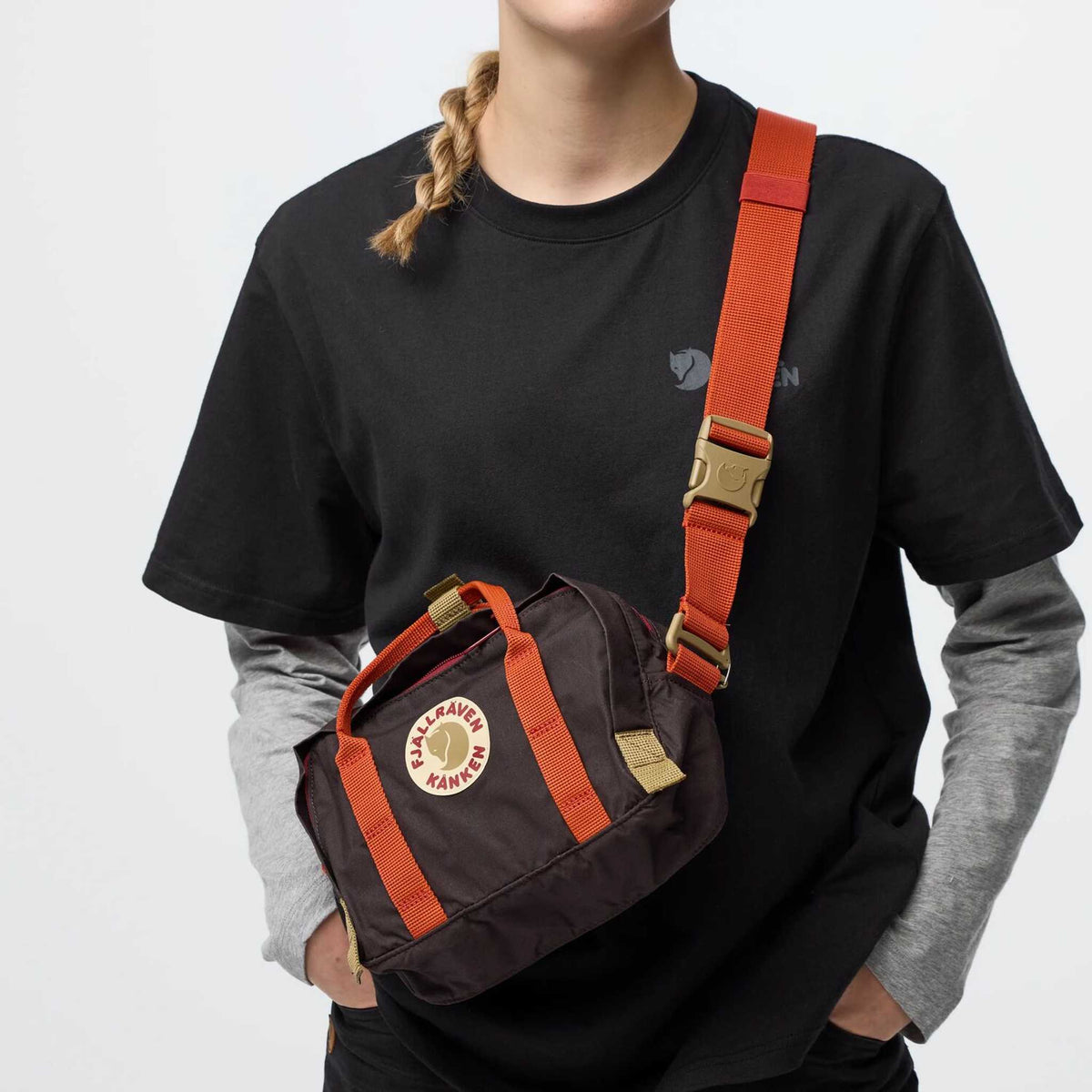 Kånken Koncept Crossbody Fjällräven 23200434-294-333 Crossbody Bags 4L / Black Oak/Rowan Red