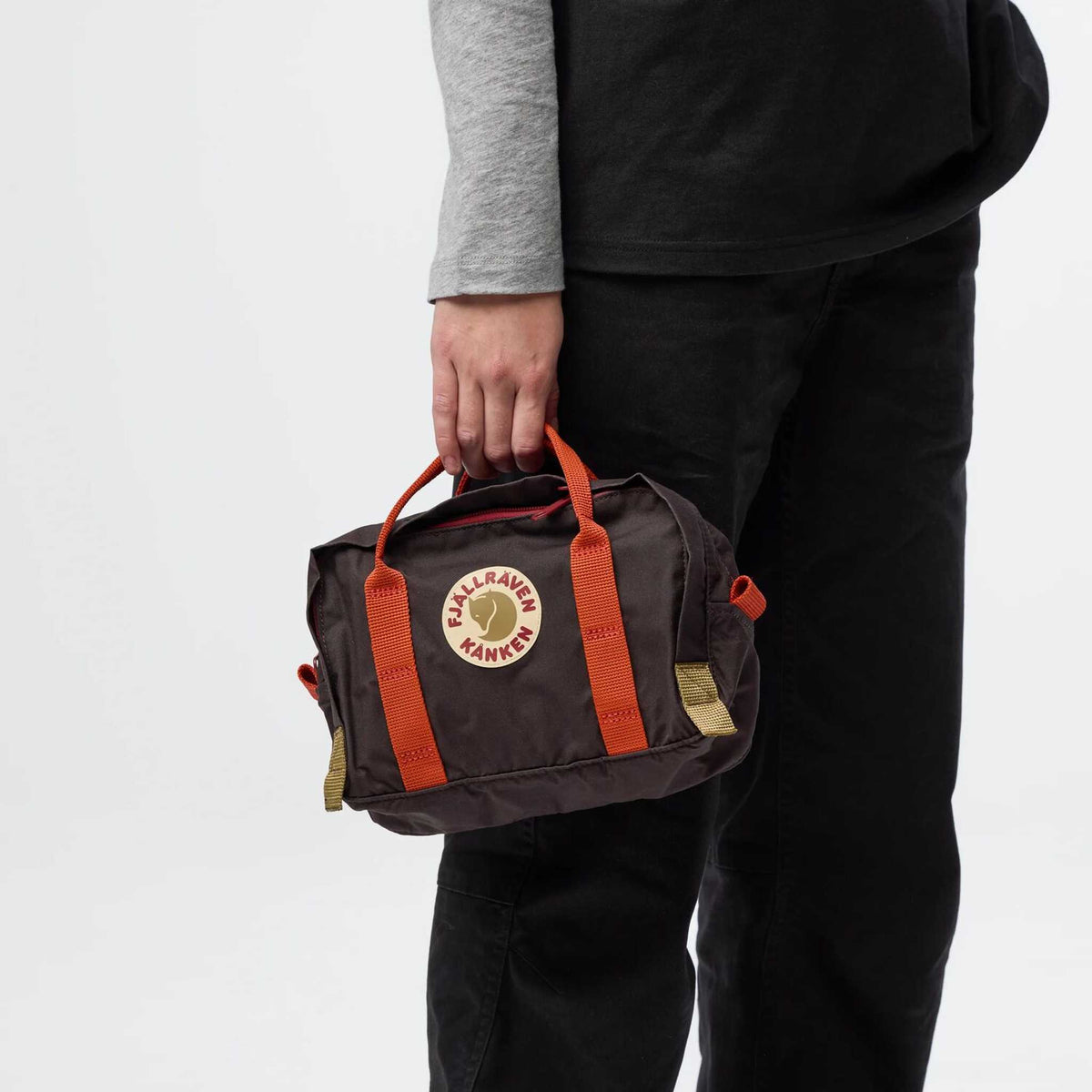 Kånken Koncept Crossbody Fjällräven 23200434-294-333 Crossbody Bags 4L / Black Oak/Rowan Red
