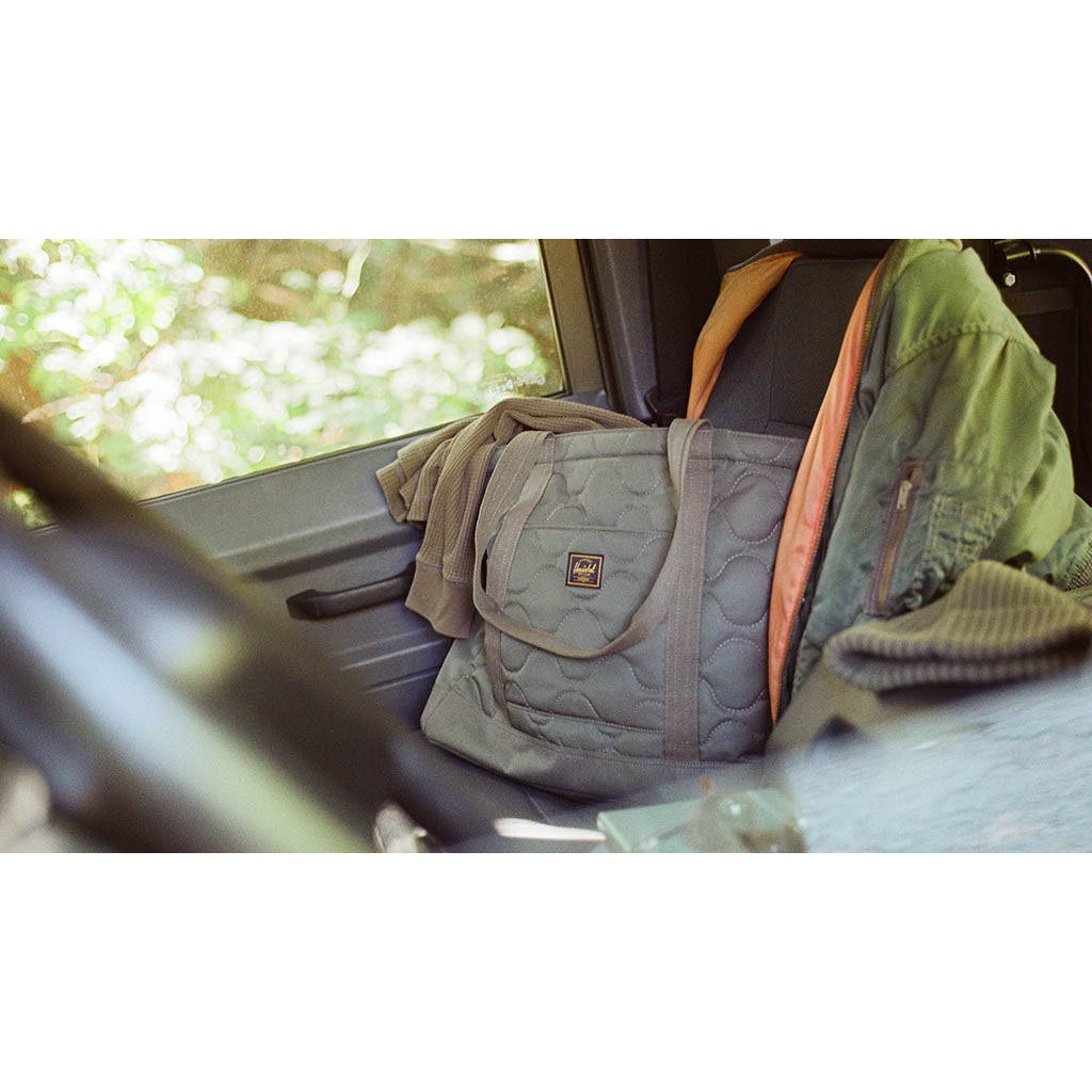 Herschel Heritage Quilted Tote Herschel Supply Co. 11717-01827-OS Tote Bags 24.5L / Beetle