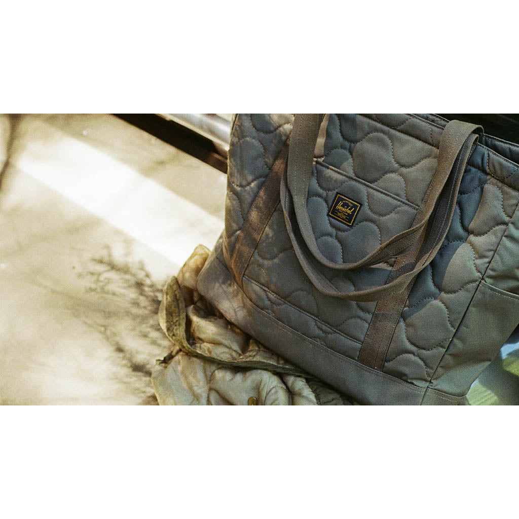 Herschel Heritage Quilted Tote Herschel Supply Co. 11717-01827-OS Tote Bags 24.5L / Beetle