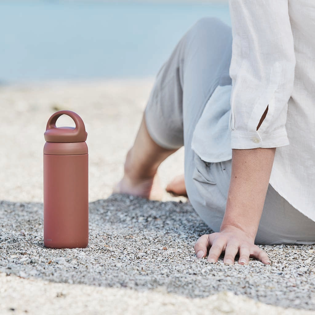 Day Off Tumbler Kinto 21089 Coffee Flasks 500ml / Pink