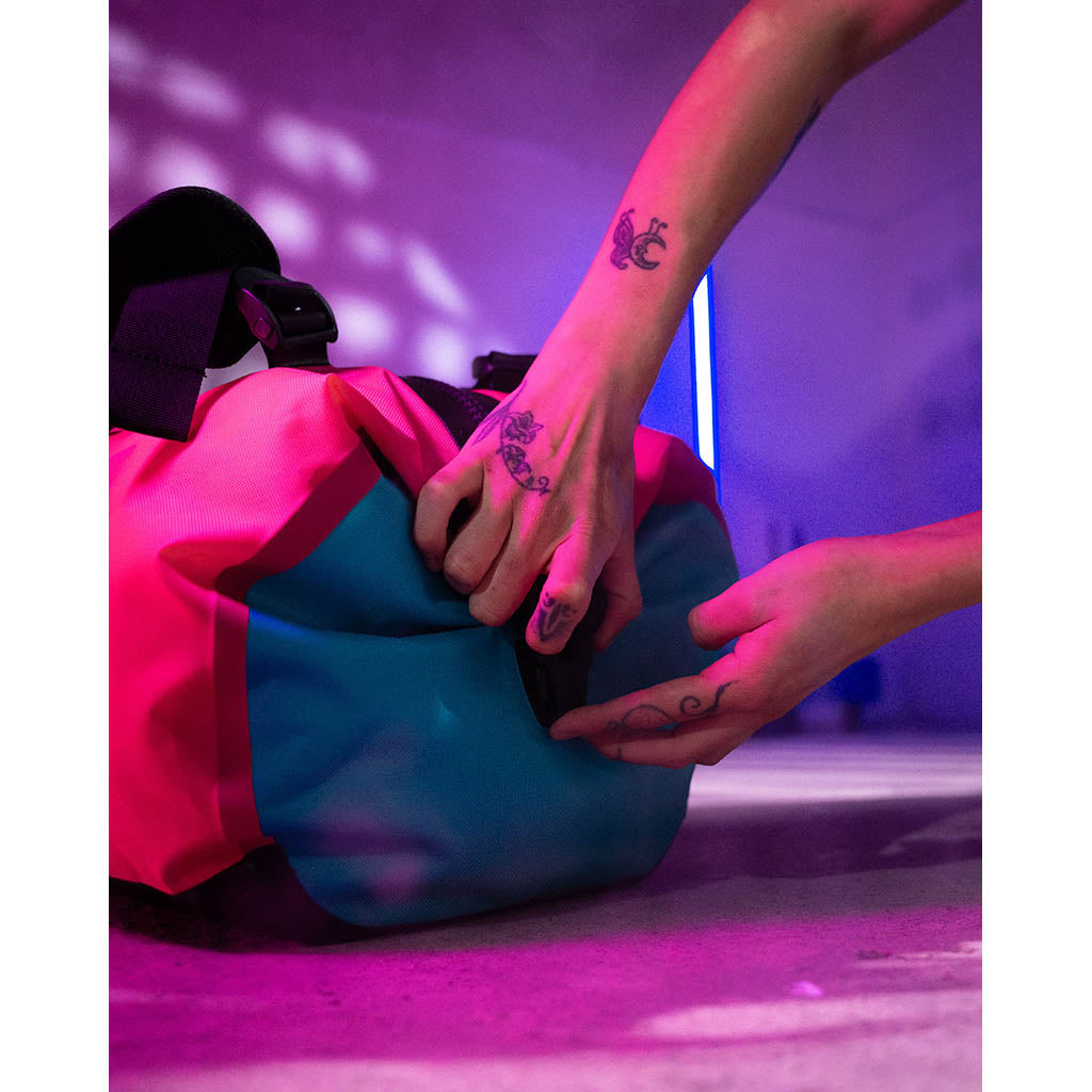 Duffle Lite 40L ORTLIEB OK1479 Duffle Bags 40L / Cyber Pink/Cyber Blue