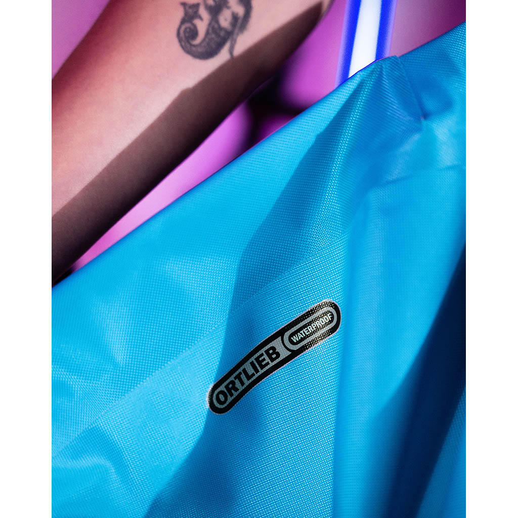Vario Cyber ORTLIEB OF7763 Backpacks 26L / Cyber Blue/Cyber Pink