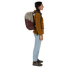 Quasar 26 Osprey 10005367 Backpacks 26L / Sawdust Tan/Raisin Red