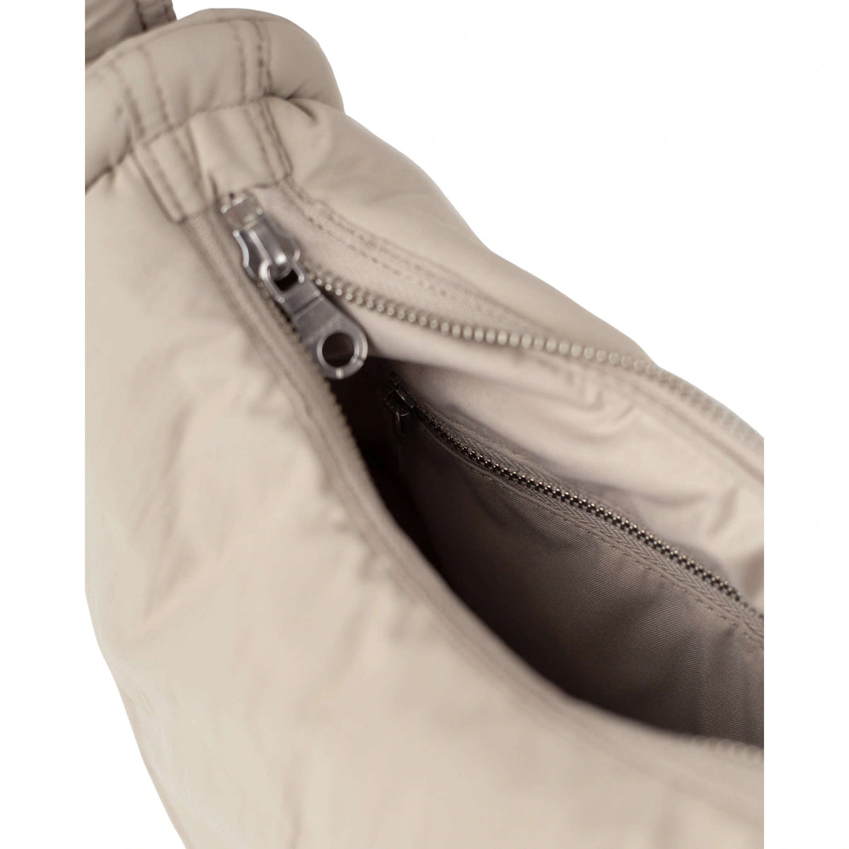 Curve Halfmoon Bag Mini Sandqvist 257103300 Tote Bags 3L / Beige