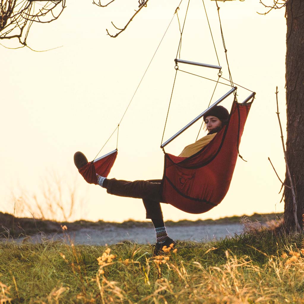 Ticket to the Moon | Moon Chair | Hängesessel | Burgunderrot