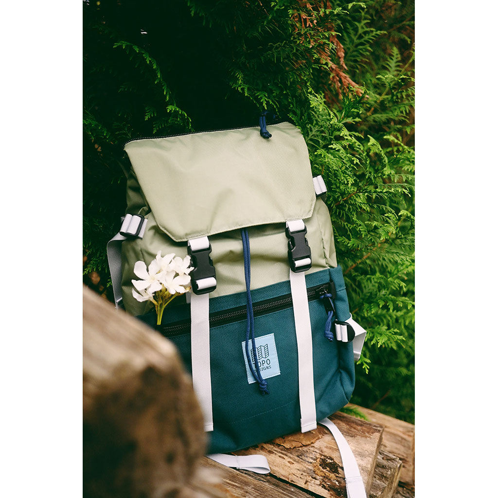 Rover Pack Classic Topo Designs 932436350 Backpacks 20L / Oil Green/Dark Pine