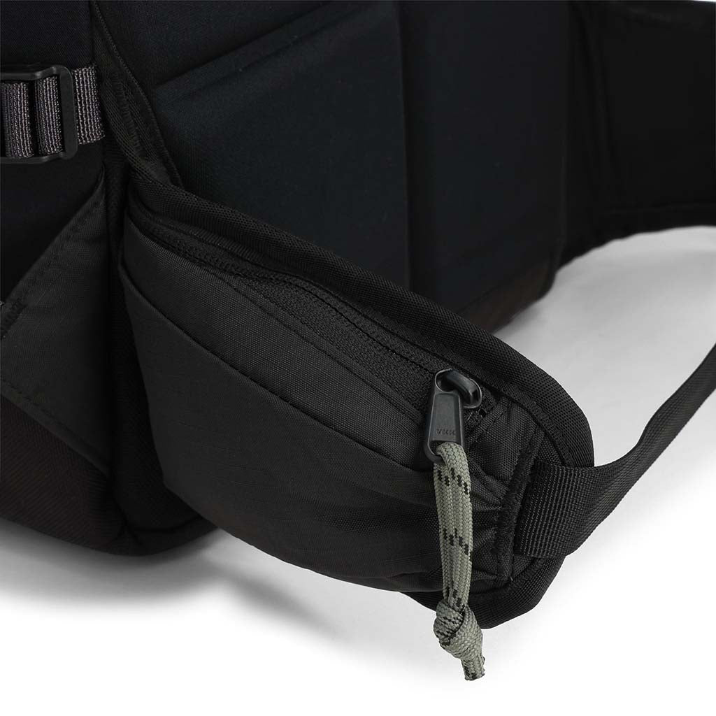 Rover Trail Pack 22L Topo Designs 931509024000 Backpacks 22L / Black/Neutral