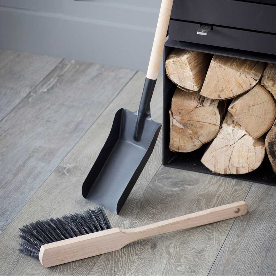 Jutland Fireside Dustpan and Brush Garden Trading DBST01 Fireside Tools One Size / Brown